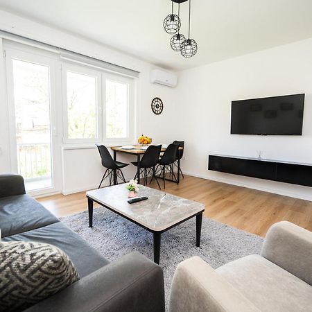 Bright 2Bdr Apartment With Balcony - Free Parking Sarajevo Ngoại thất bức ảnh