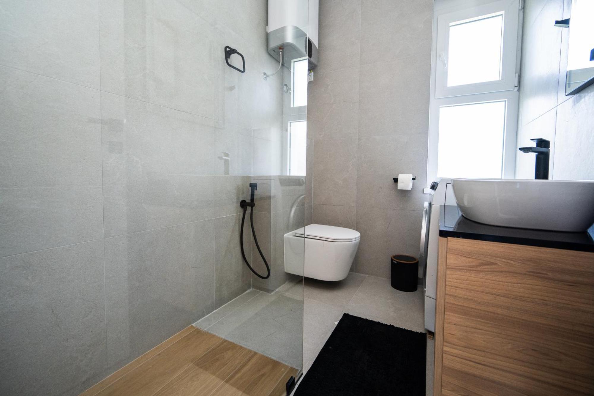 Bright 2Bdr Apartment With Balcony - Free Parking Sarajevo Ngoại thất bức ảnh
