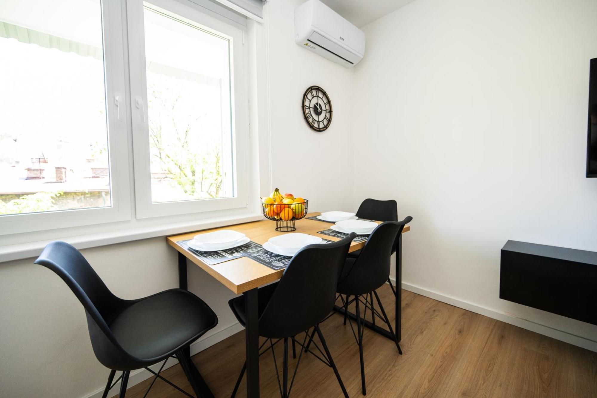 Bright 2Bdr Apartment With Balcony - Free Parking Sarajevo Ngoại thất bức ảnh