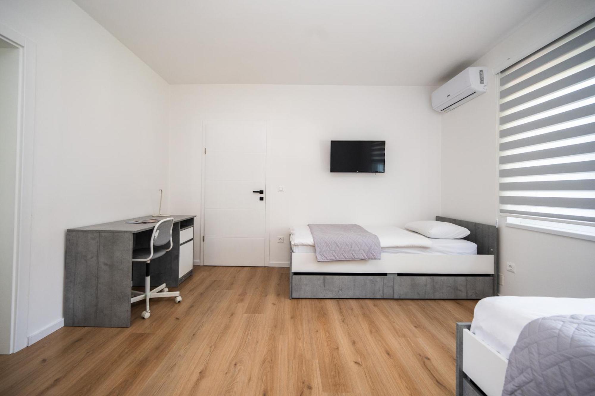 Bright 2Bdr Apartment With Balcony - Free Parking Sarajevo Ngoại thất bức ảnh