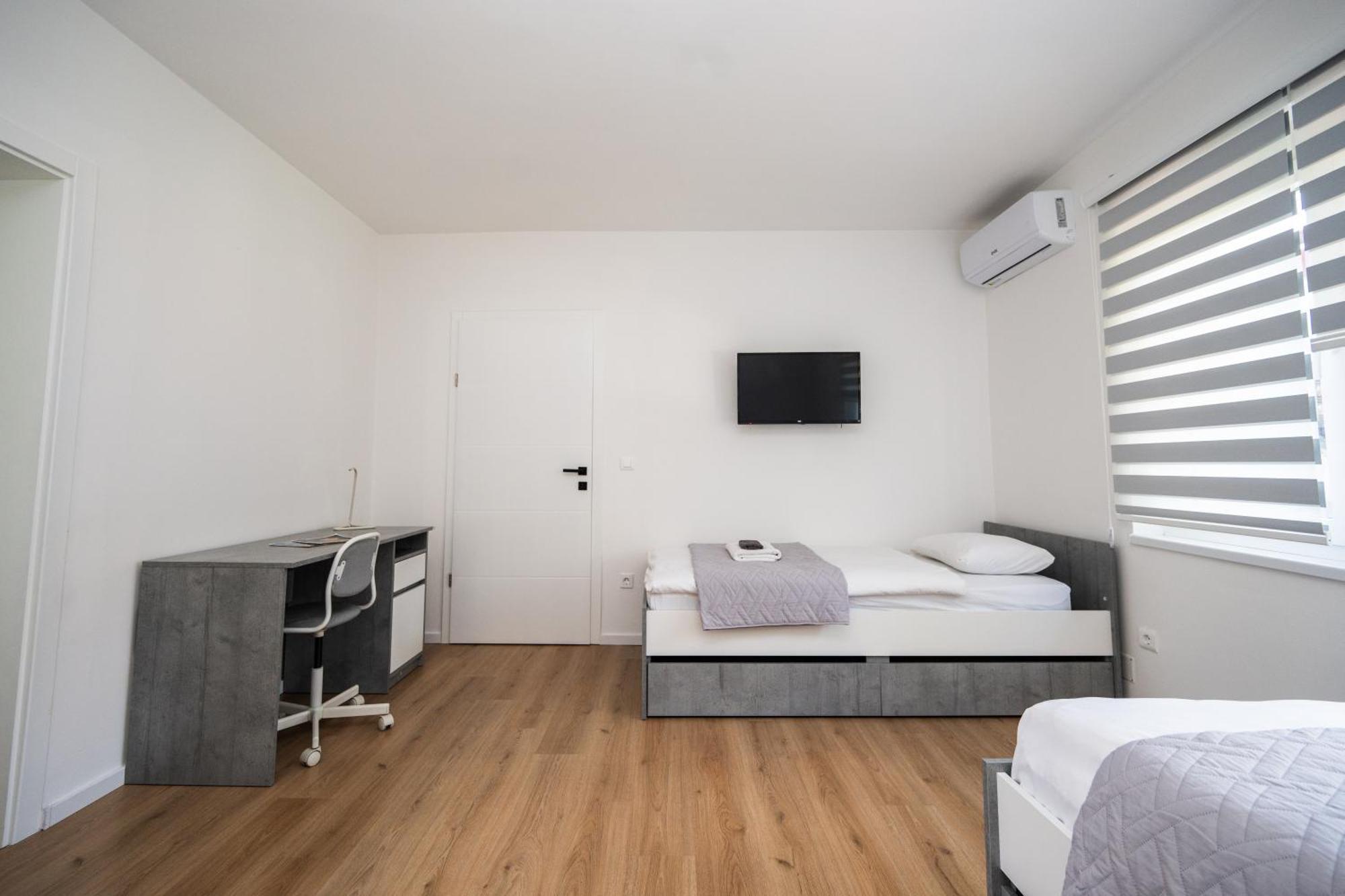 Bright 2Bdr Apartment With Balcony - Free Parking Sarajevo Ngoại thất bức ảnh