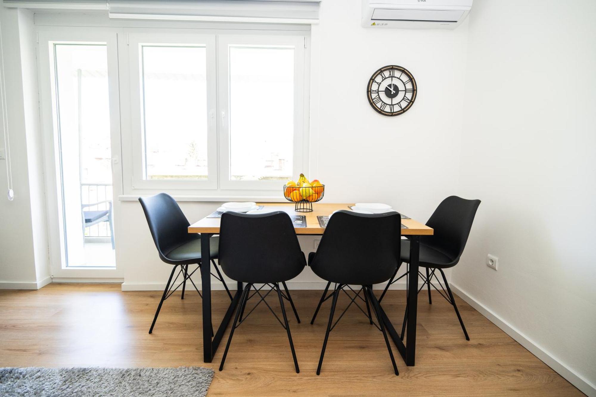 Bright 2Bdr Apartment With Balcony - Free Parking Sarajevo Ngoại thất bức ảnh
