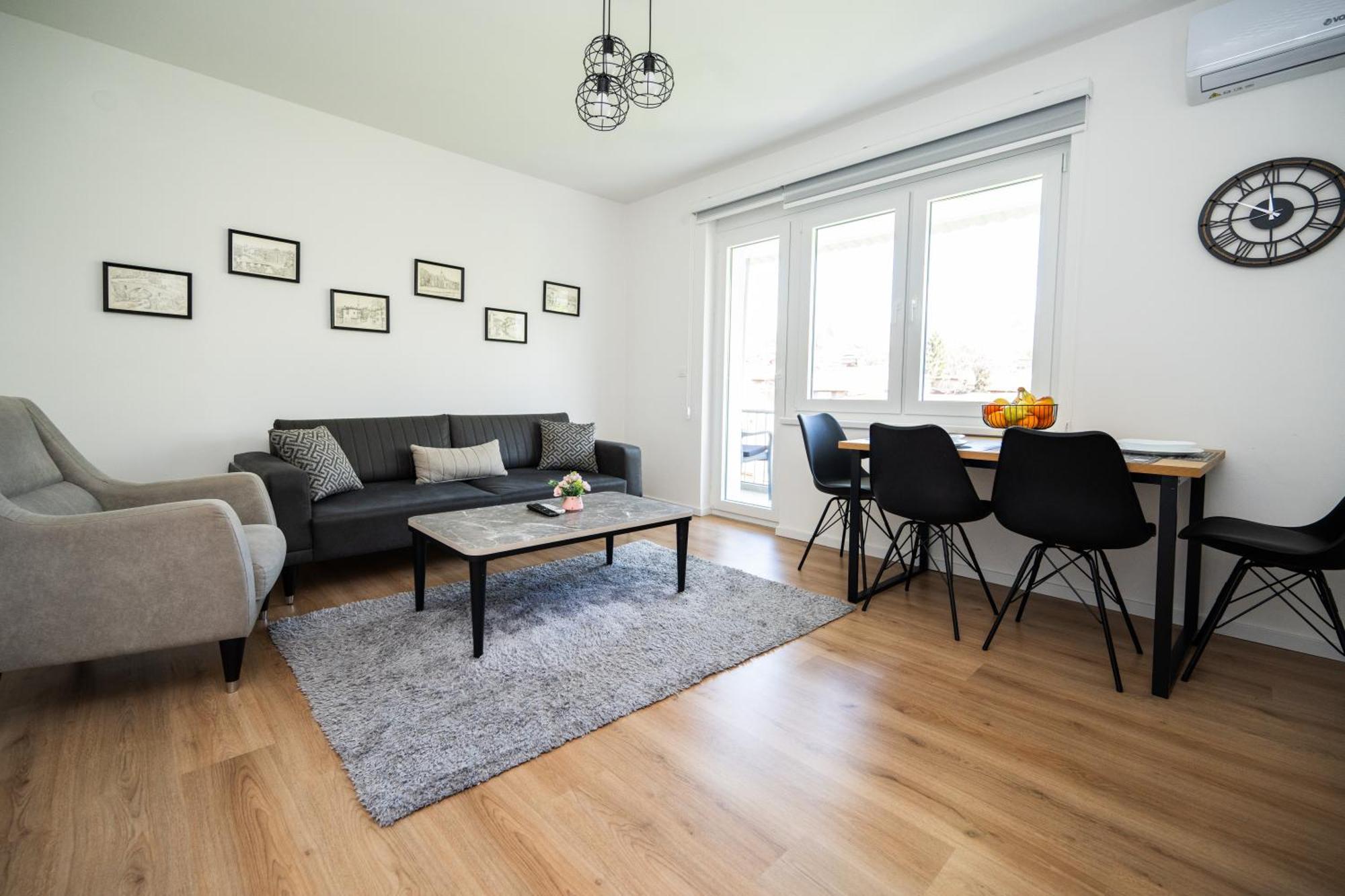 Bright 2Bdr Apartment With Balcony - Free Parking Sarajevo Ngoại thất bức ảnh