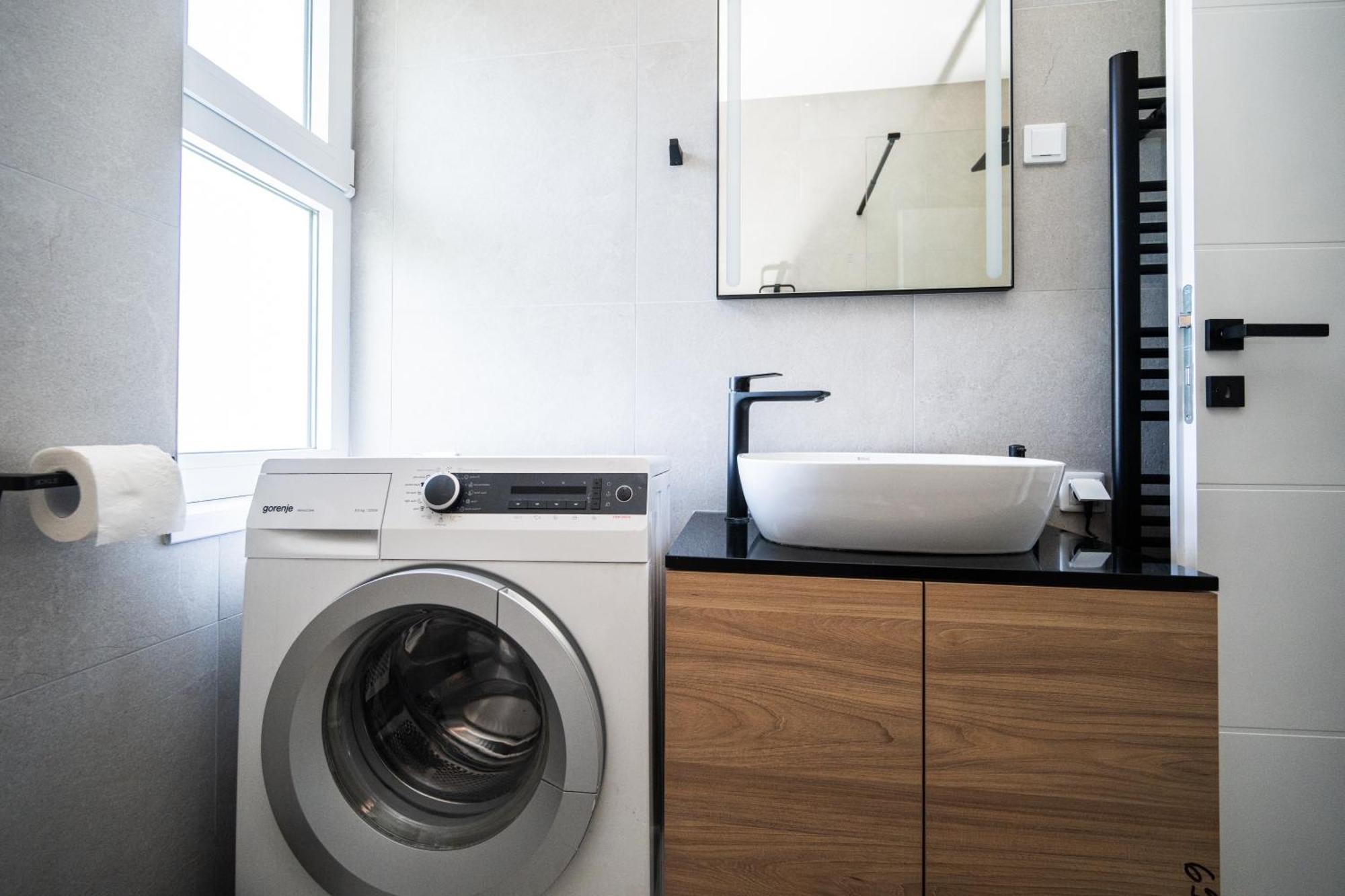 Bright 2Bdr Apartment With Balcony - Free Parking Sarajevo Ngoại thất bức ảnh